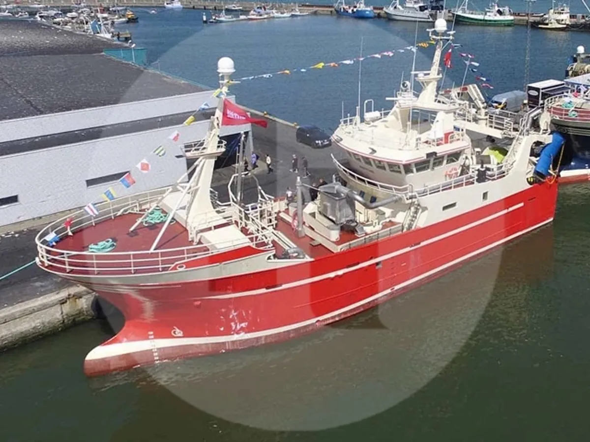 Navio de pesca à venda