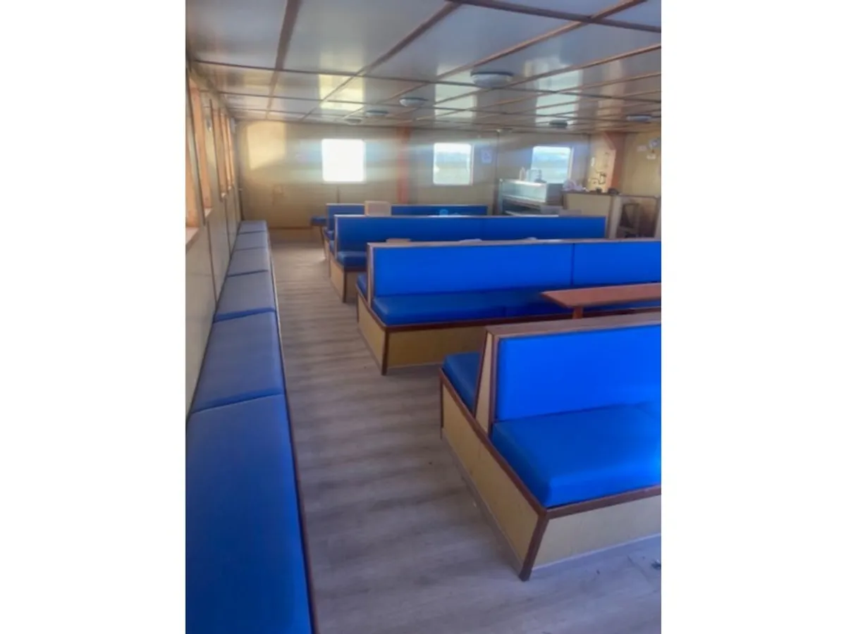 Navio de passageiros à venda