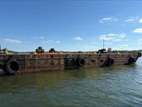 Barcaça à venda