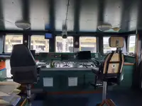 Navio porta-contêineres à venda