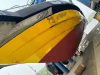 Barco de tripulação à venda