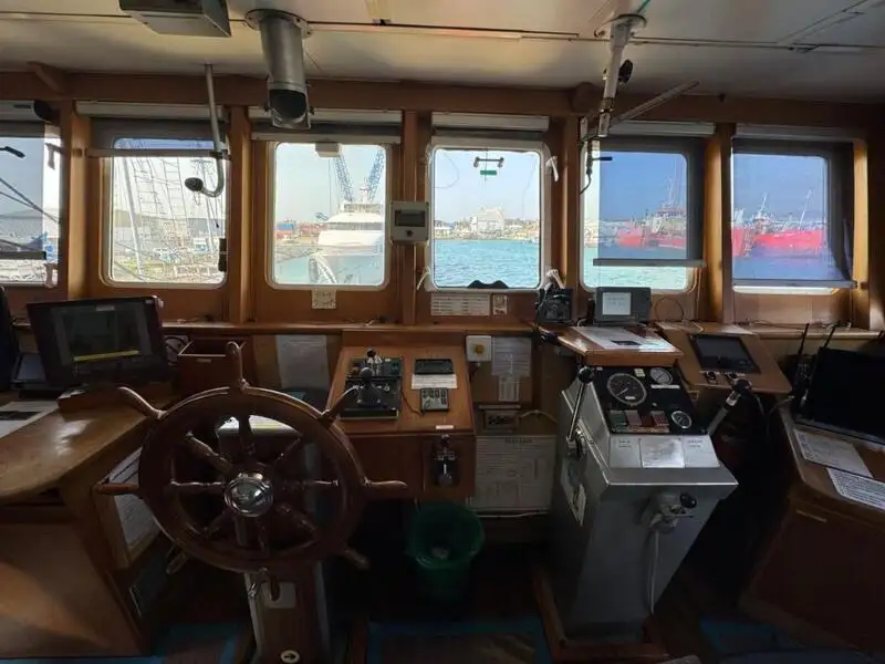 Navio porta-contêineres à venda