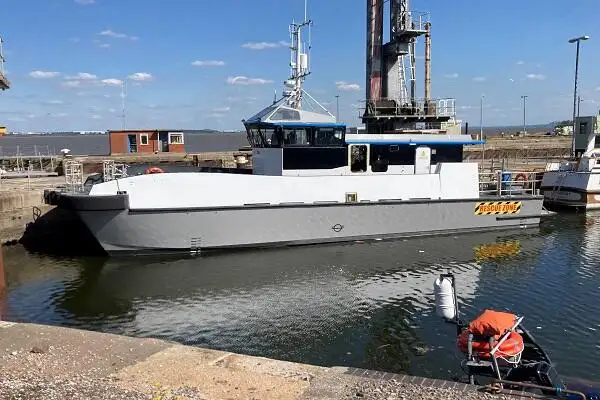 Navio porta-contêineres à venda