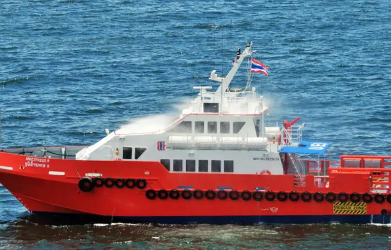 Barco de tripulação à venda
