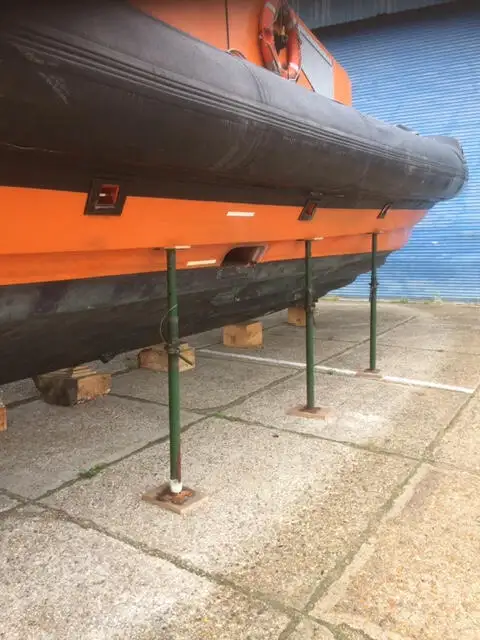 Barco de tripulação à venda