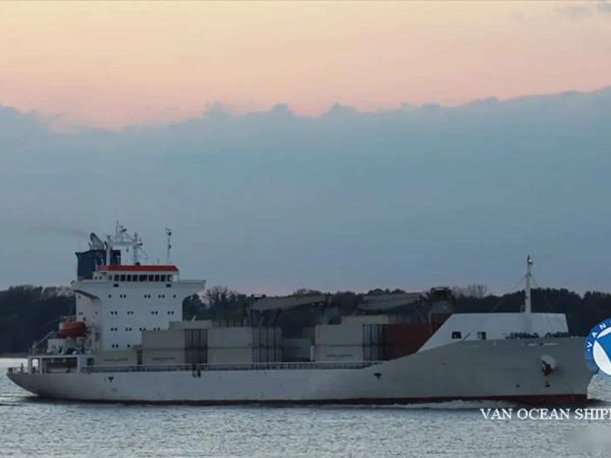 Navio frigorífico à venda
