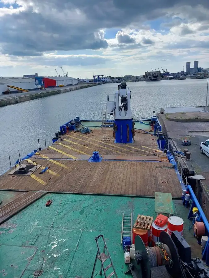 Navio porta-contêineres à venda