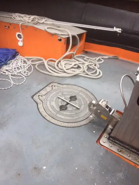 Barco de tripulação à venda