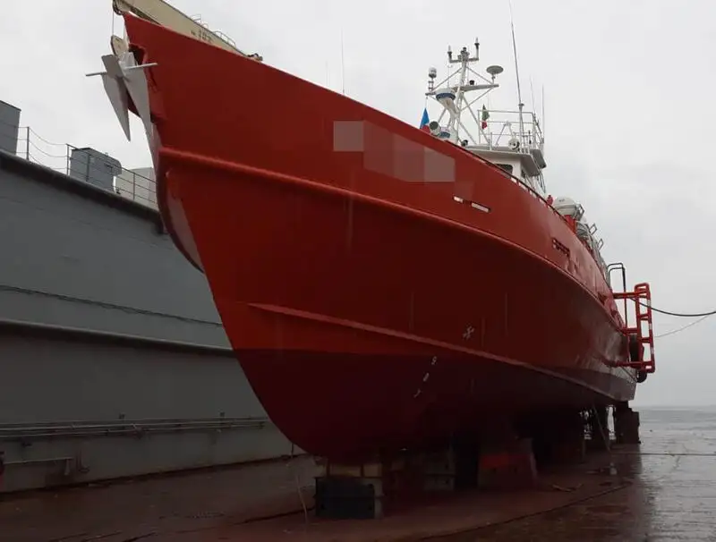 Barco de tripulação à venda