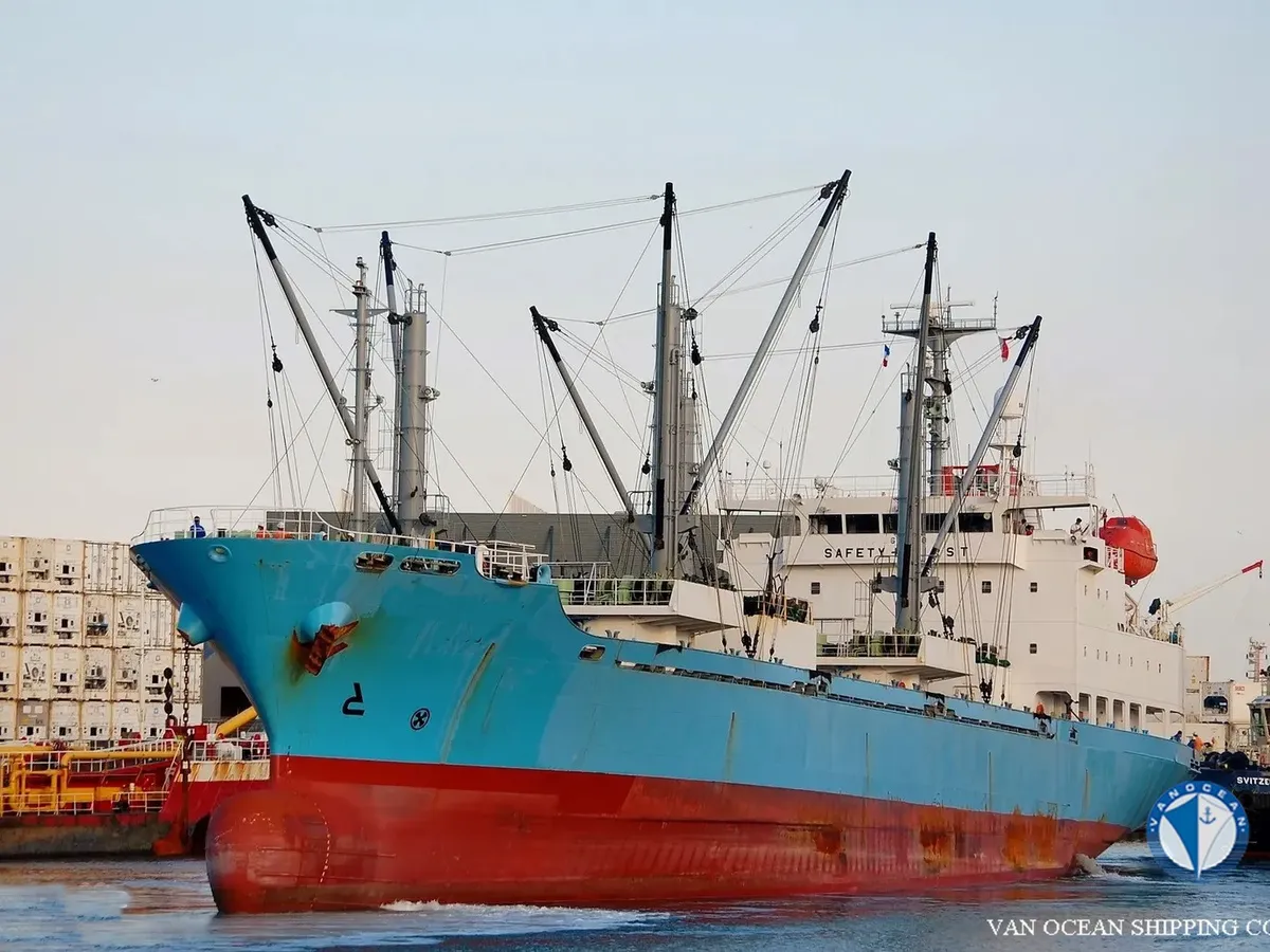 Navio frigorífico à venda