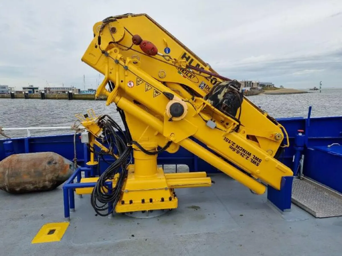 Barco de tripulação à venda