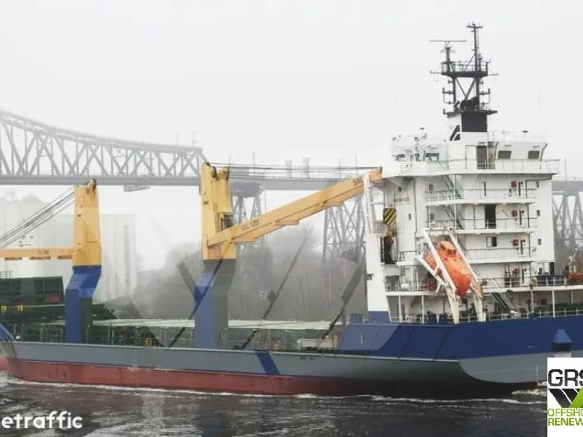 Navio de carga seca à venda
