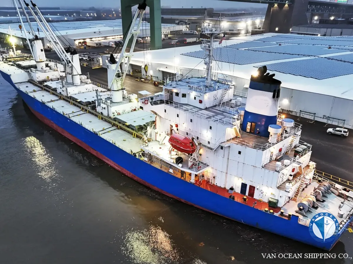 Navio frigorífico à venda