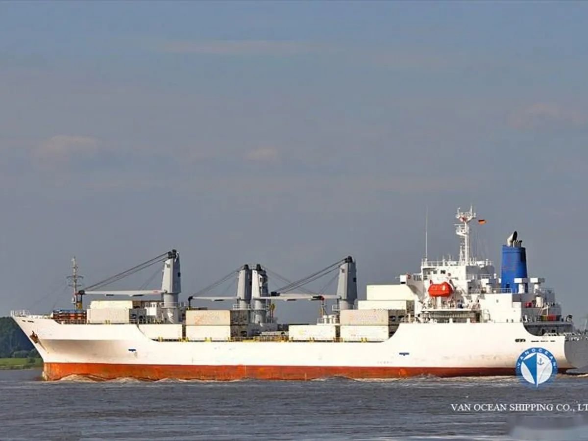 Navio frigorífico à venda