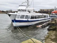 Navio de passageiros à venda