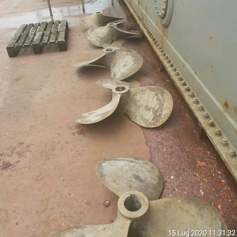 Barco de tripulação à venda