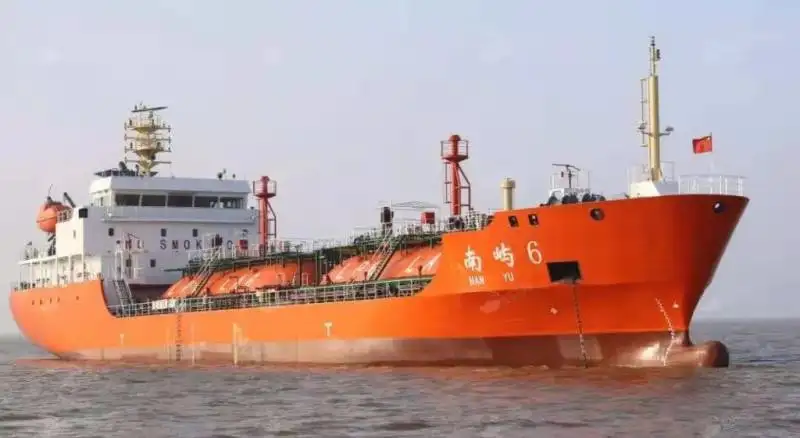 Navio transportador de GNL à venda