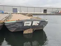 Barcaça à venda
