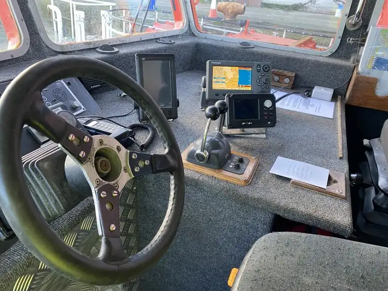 Barco de tripulação à venda