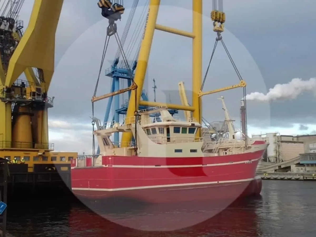 Navio de pesca à venda