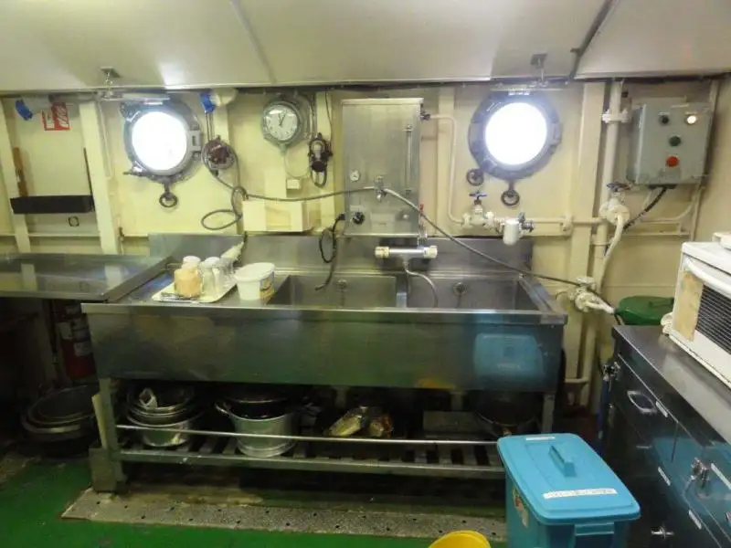 Navio de abastecimento à venda