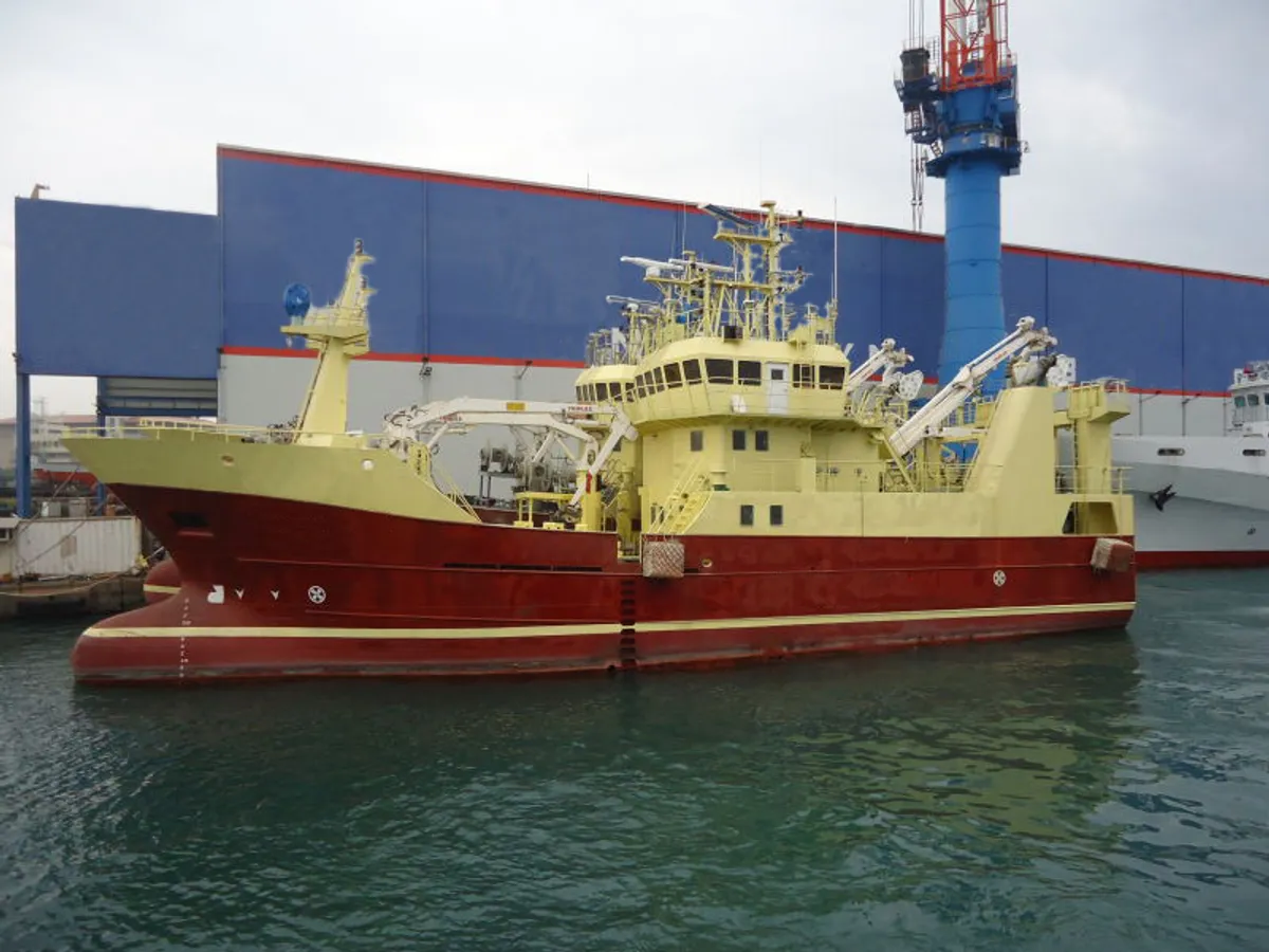 Navio de pesca de arrasto à venda