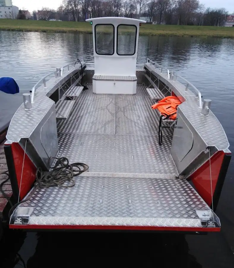 Navio de resgate à venda