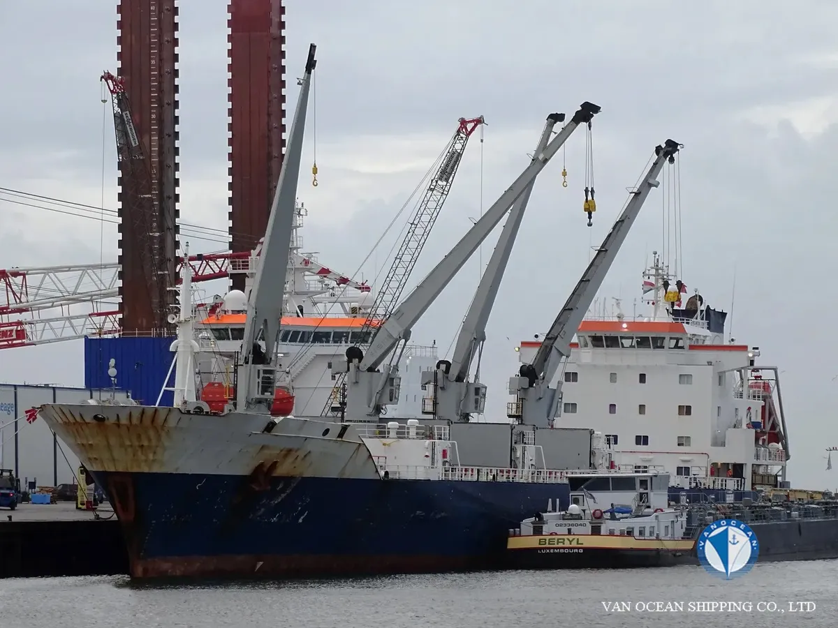 Navio frigorífico à venda