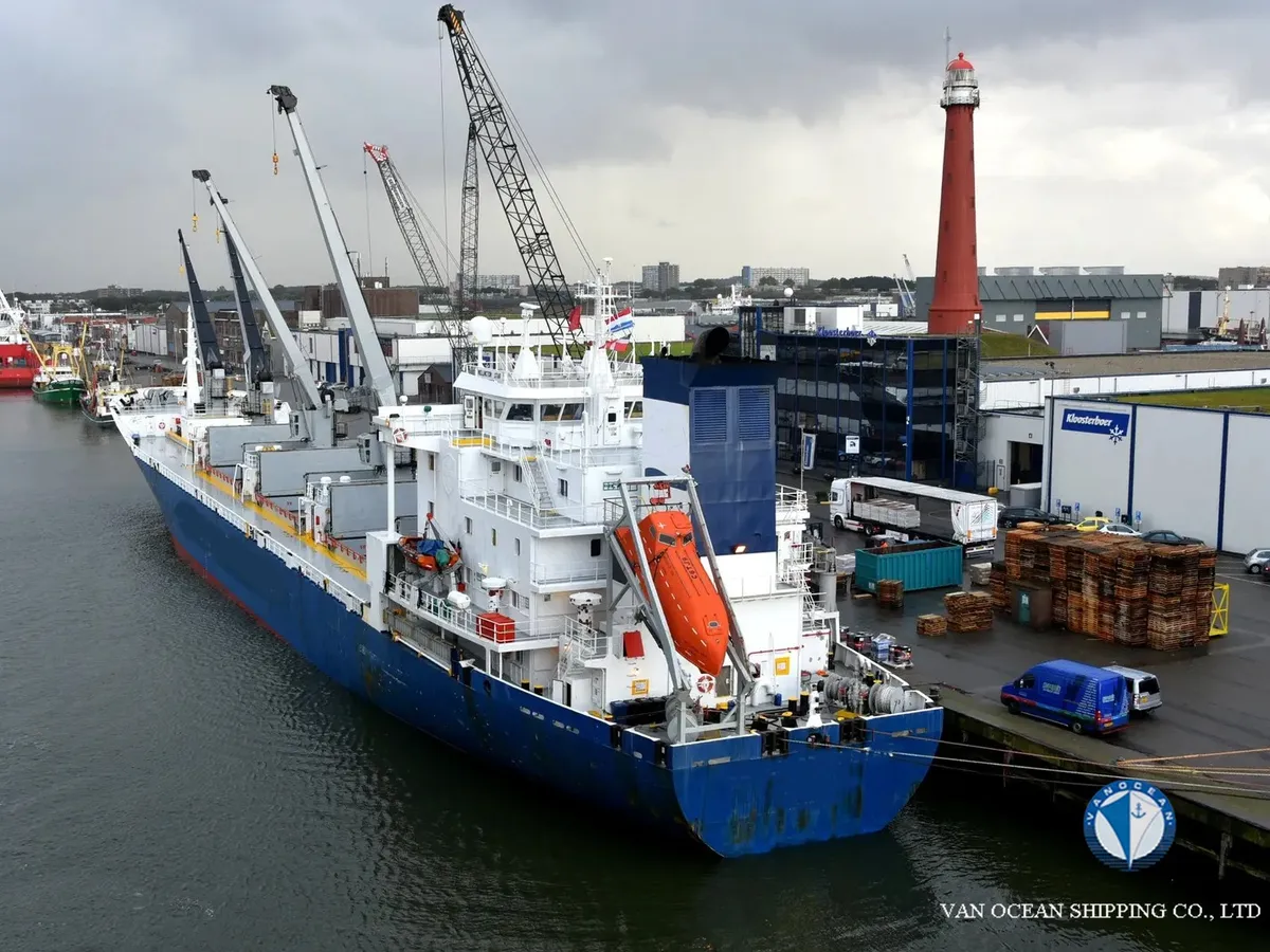 Navio frigorífico à venda