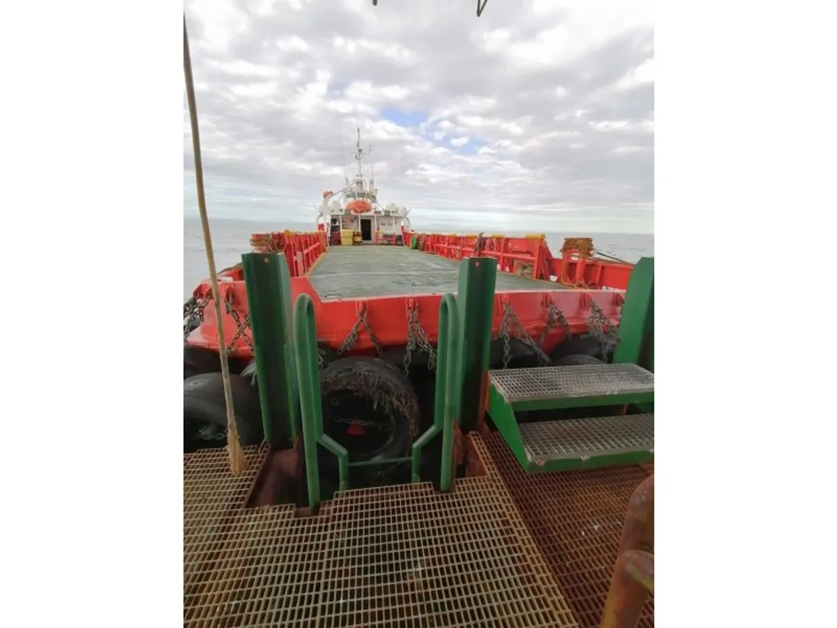 Barco de tripulação à venda