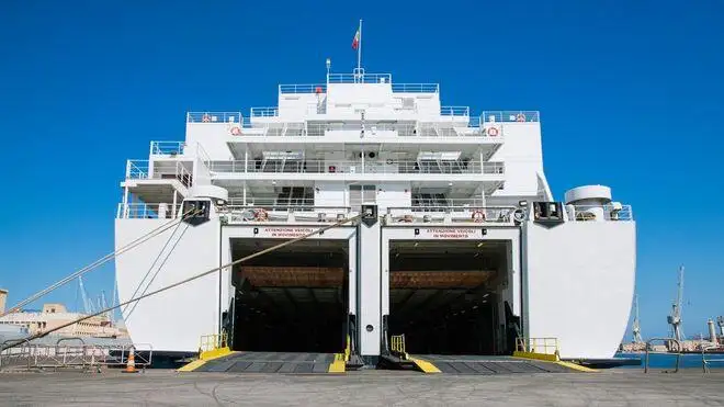 Navio RoPax à venda