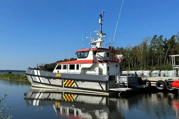Barco de tripulação à venda