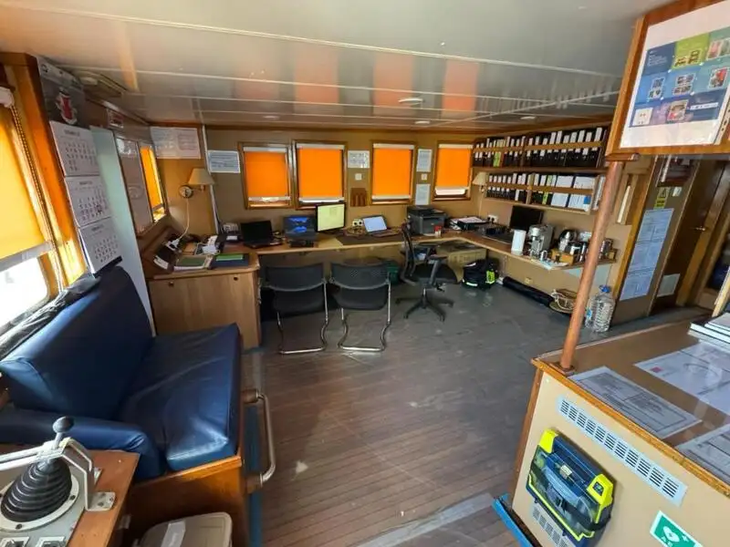 Navio porta-contêineres à venda