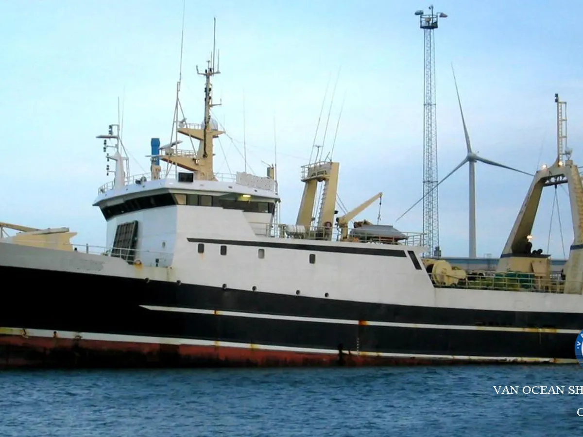 Navio de pesca de arrasto à venda