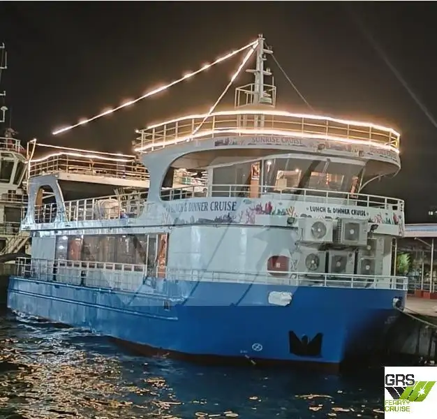 Navio restaurante à venda