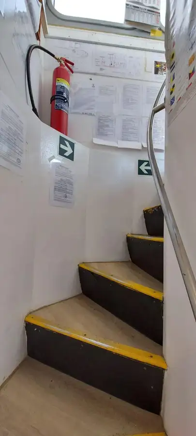 Barco de tripulação à venda