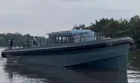 Barco de tripulação à venda