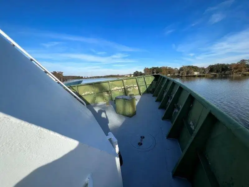 Barco de tripulação à venda