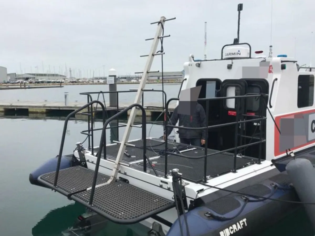 Bote inflável rígido à venda