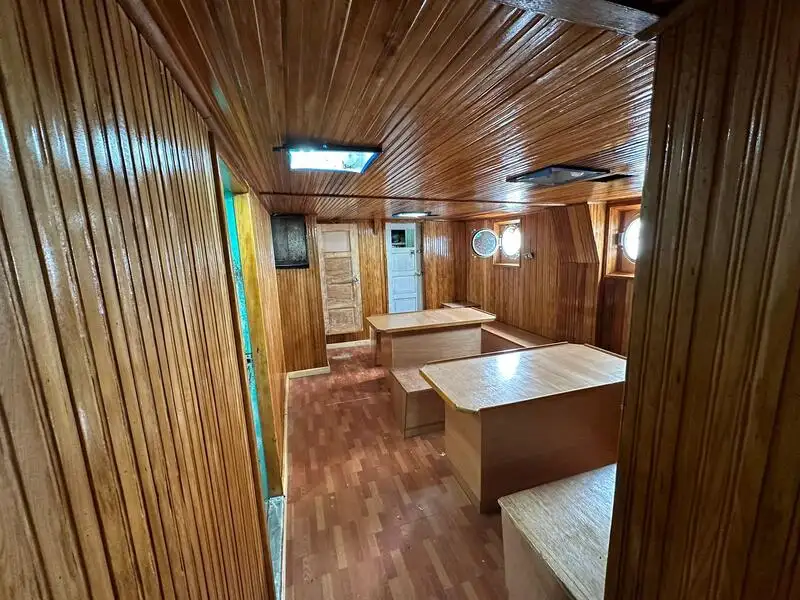Navio de pesca de arrasto à venda