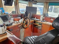 Navio transportador de peixes vivos à venda