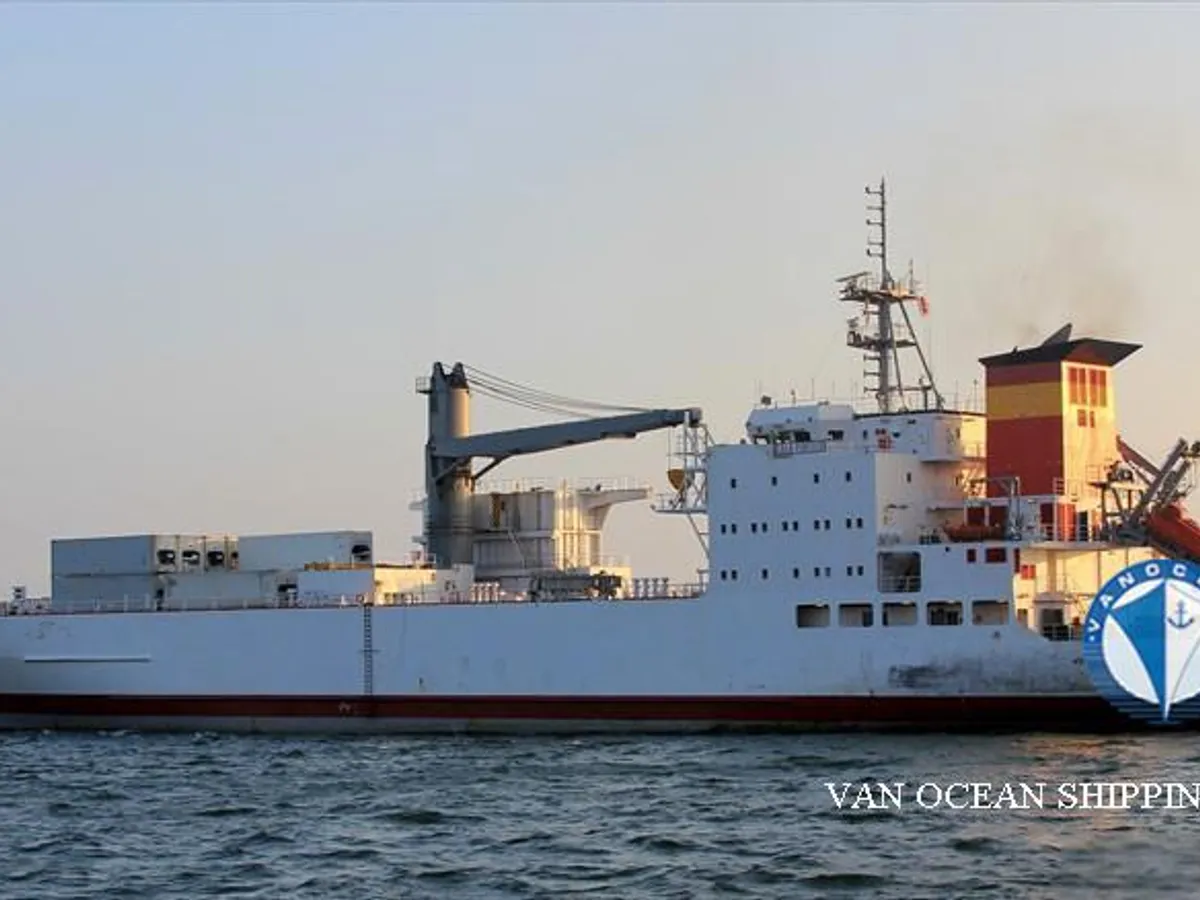 Navio frigorífico à venda