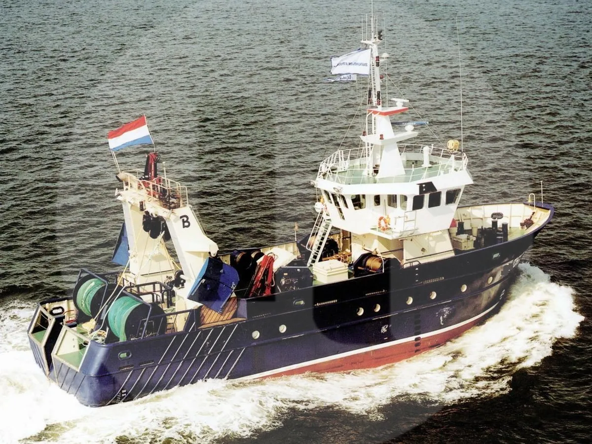 Navio de pesca de arrasto à venda