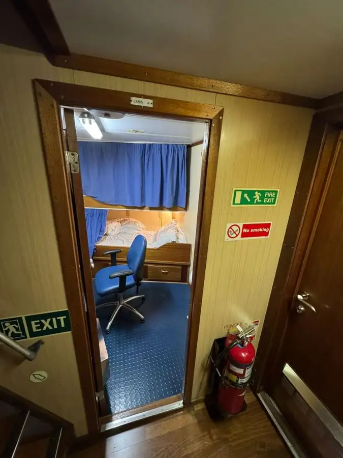 Navio porta-contêineres à venda