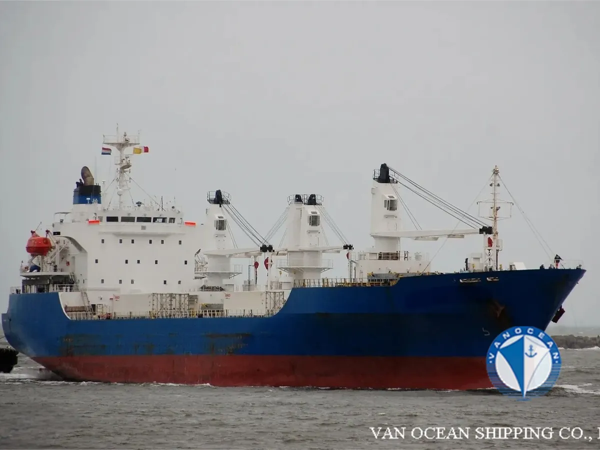 Navio frigorífico à venda