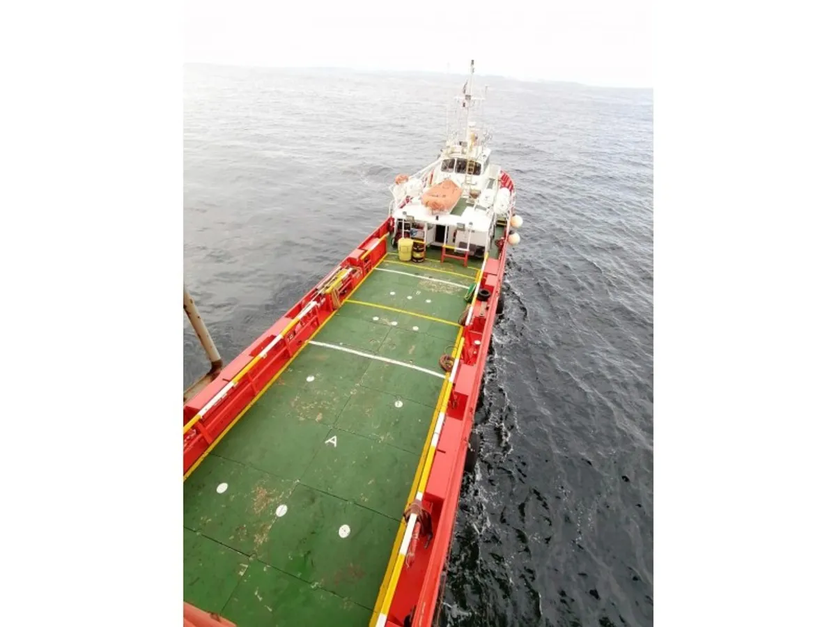 Barco de tripulação à venda
