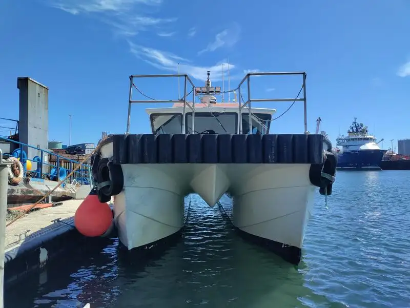 Barco de tripulação à venda