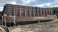 Barcaça à venda