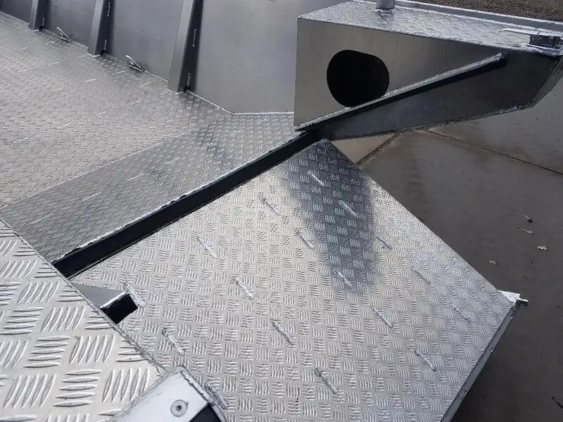 Balsa de desembarque, tanque à venda