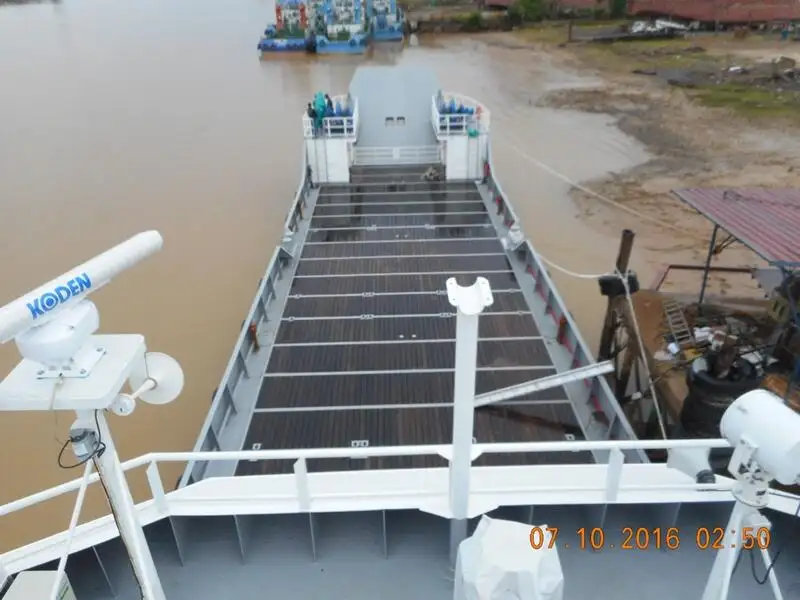 Navio porta-contêineres à venda